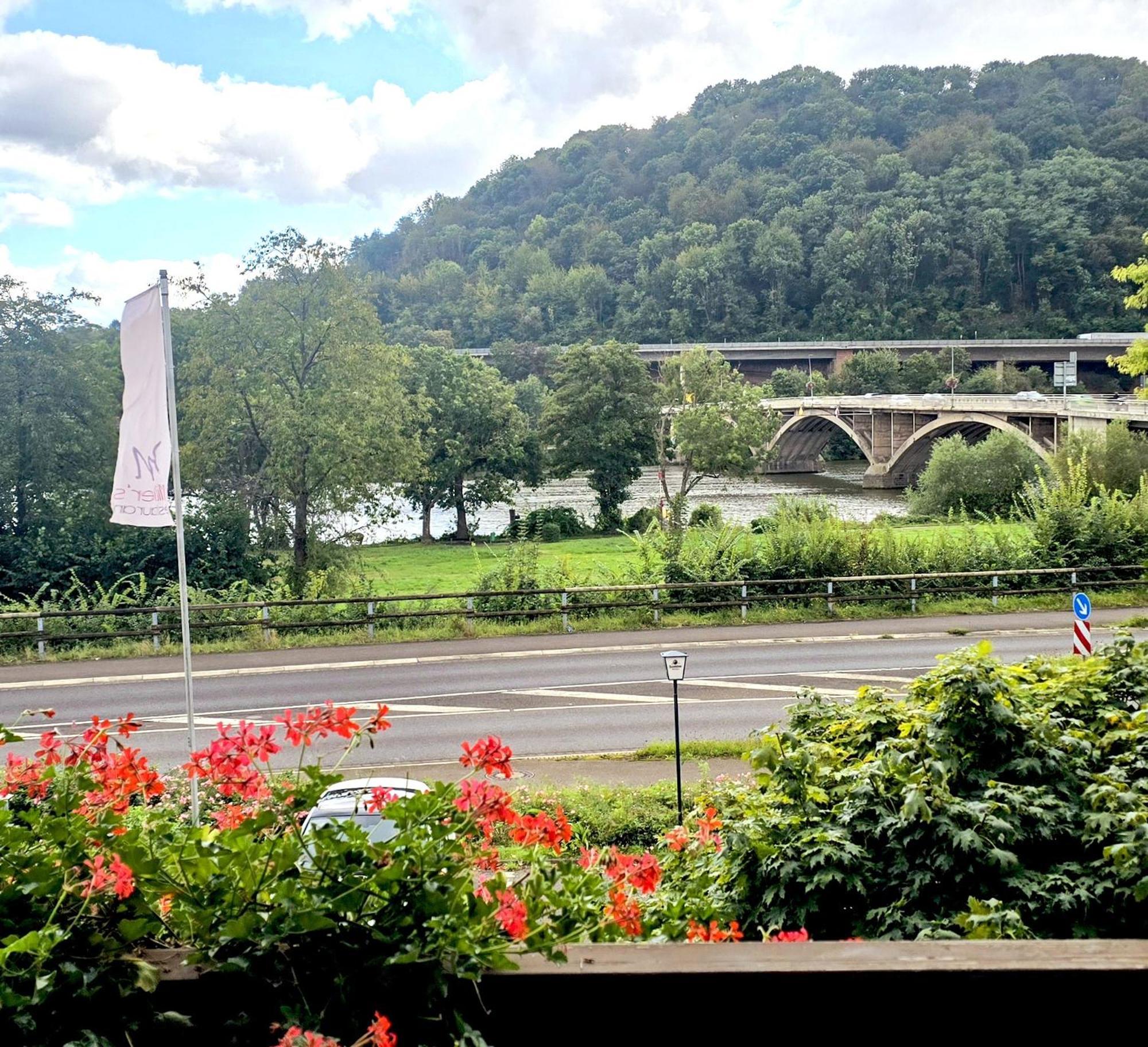 Hotel Zur Moselbruecke Schweich Buitenkant foto